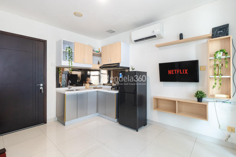 Kitchen Middle Floor Studio Apartment with City View at Brooklyn Alam Sutera Apartment