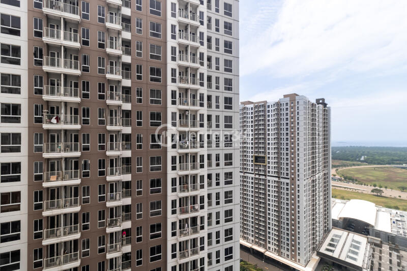 Balcony Studio Apartment with City View at Tokyo Riverside Apartment