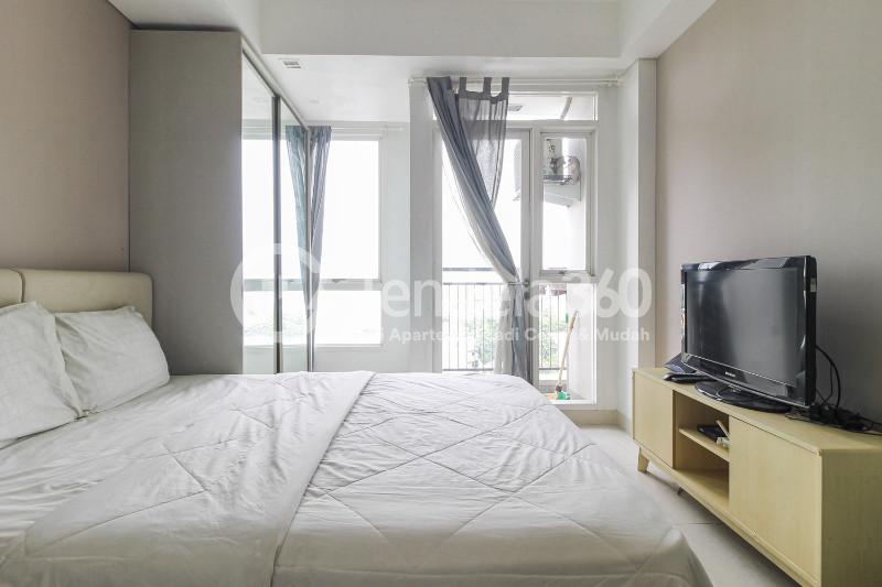 Bedroom Studio Apartment with City View at Elpis Residence Apartment