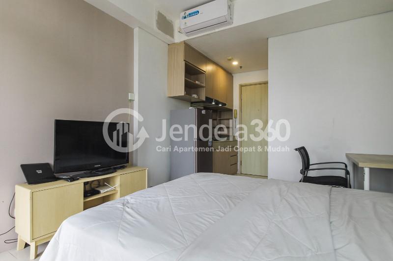 Bedroom Studio Apartment with City View at Elpis Residence Apartment