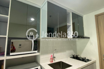 Kitchen Flawless 2BR Apartment High Floor with  View at Embarcadero Bintaro Apartment