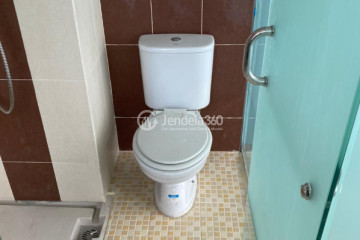 Bathroom Best Deal Studio Apartment at Saladdin Mansion Low Floor