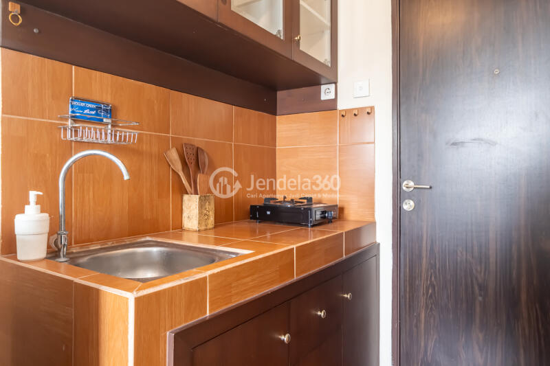Kitchen Cozy Studio Apartment at Serpong Green View Apartment Tower Apartemen serpong green view C0517 serpong