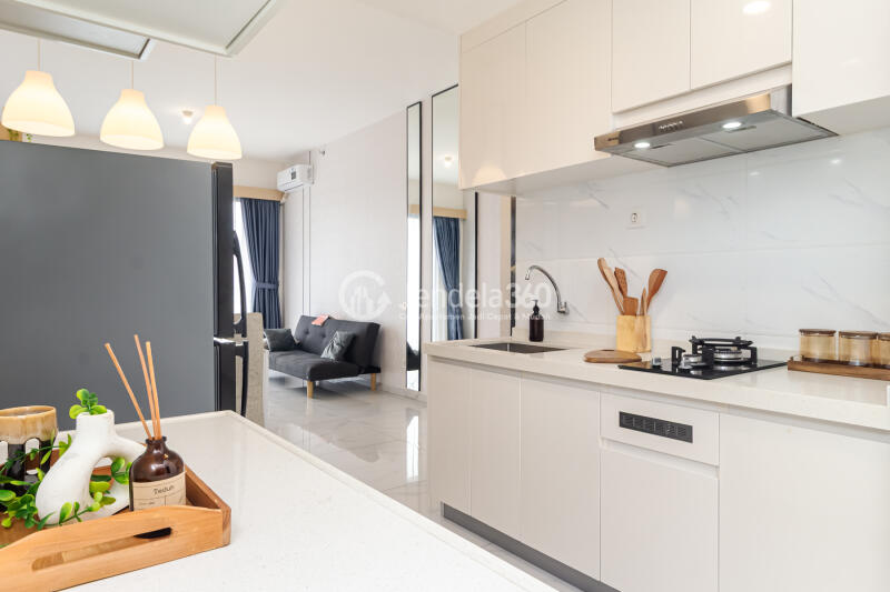 Kitchen 3BR Apartment with  View at Sky House BSD Apartment