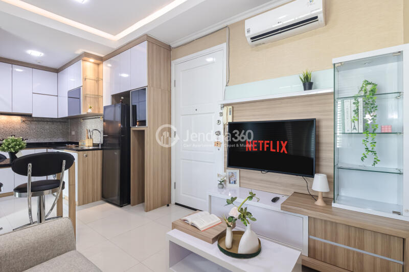 Living Room Fancy 1BR Apartment Low Floor with  View at MOI City Home