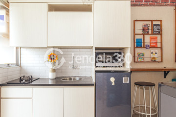 Kitchen 2BR Bintaro Park View Apartment at Middle Floor