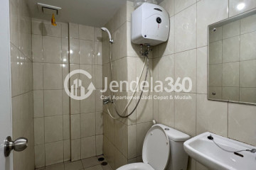 Bathroom 2BR Apartment with  View at The Springlake Summarecon