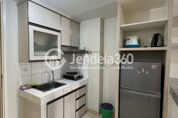 Kitchen 2BR Apartment with  View at The Springlake Summarecon