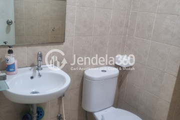 Bathroom 2BR Green Lake Sunter Apartment at Low Floor