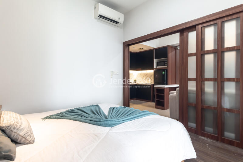 Bedroom Homey 1BR Apartment High Floor with  View at Vasanta Innopark Apartment