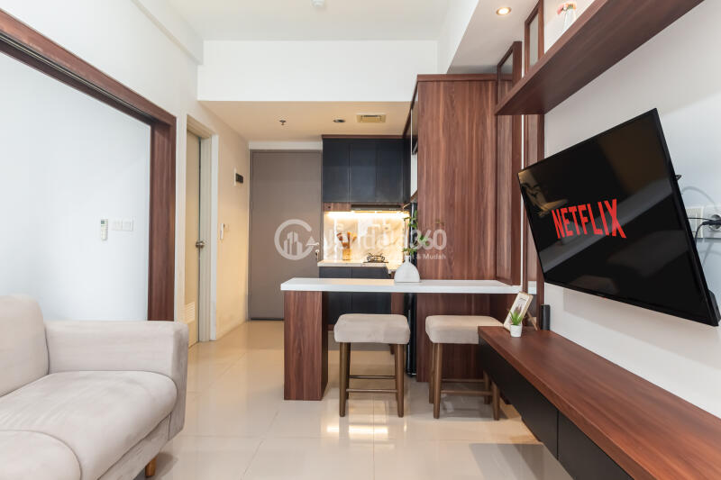 Living Room Homey 1BR Apartment High Floor with  View at Vasanta Innopark Apartment