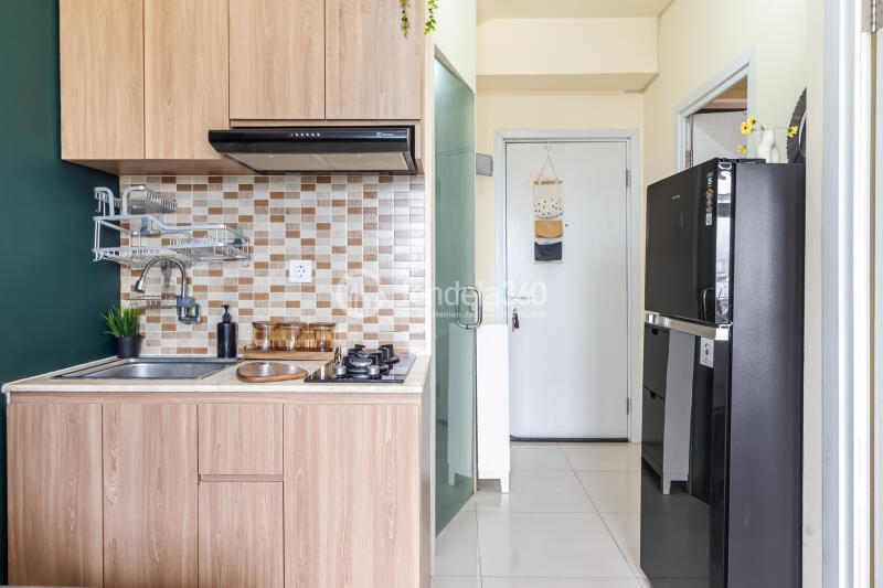 Kitchen Low Floor 2BR Apartment with  View at Green Pramuka City Apartment