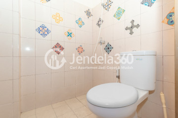 Bathroom High Floor Studio Apartment with  View at Tifolia Apartment