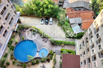 Balcony Elegant Studio Apartment Middle Floor with  View at Baileys City Apartment