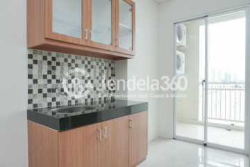 Kitchen Low Floor 2BR Apartment with City View at Vittoria Residence