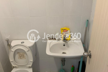 Bathroom Studio Apartment with Swimming Pool View at Patraland Urbano Apartment