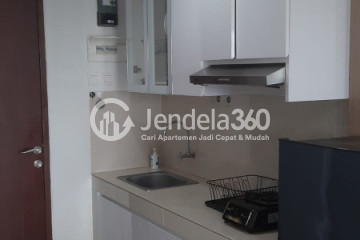 Kitchen Homey 1BR Apartment at Springwood Residence Tower A