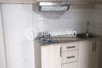 Kitchen Cozy 1BR Apartment High Floor with City View at Taman Melati Margonda Apartment