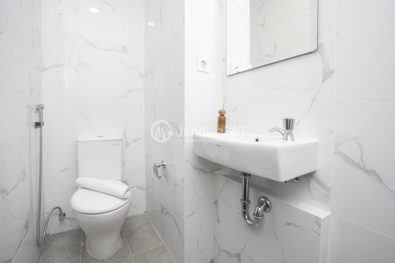 Bathroom Studio Pacific Garden Apartment at Tower -