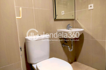 Bathroom Strategic Location Studio Apartment Middle Floor with City View at Skyline Paramount Serpong
