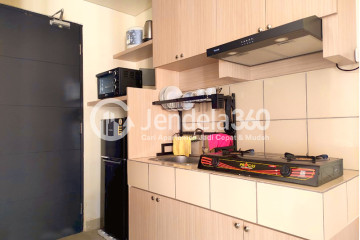 Kitchen Strategic Location Studio Apartment Middle Floor with City View at Skyline Paramount Serpong