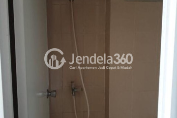 Bathroom Good Deal 1BR Apartment at SkyView Apartment Low Floor