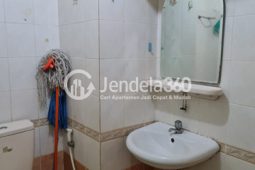 Bathroom 2BR Permata Eksekutif Apartment at Tower -