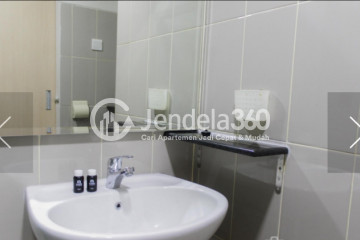 Bathroom 2BR Apartment with City View at Altiz Apartment
