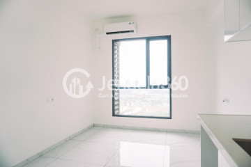 Bedroom Modern Studio Apartment High Floor with  View at Sky House Alam Sutera