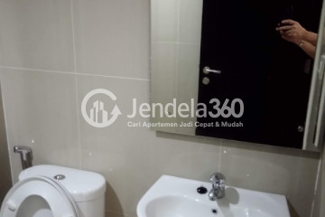 Bathroom Low Floor Studio Apartment with Swimming Pool View at Skyline Paramount Serpong
