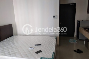 Bedroom Low Floor Studio Apartment with Swimming Pool View at Skyline Paramount Serpong