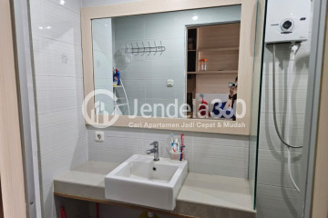 Bathroom Spotless Studio Apartment at SkyView Apartment Low Floor