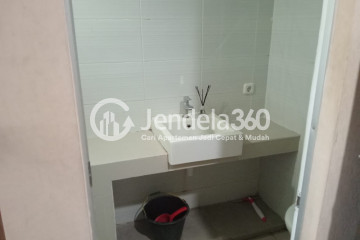 Bathroom Spotless Studio Apartment at SkyView Apartment Low Floor
