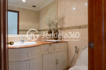 Bathroom High Floor 3BR Apartment with City View at Puri Imperium Apartment