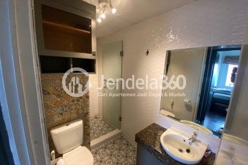 Bathroom Middle Floor 2BR Apartment with City View at Mediterania Marina Ancol Apartment