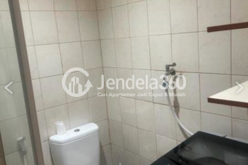 Bathroom 1BR Thamrin Residence Apartment at High Floor