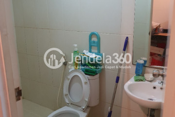 Bathroom Studio Apartment with  View at Metro Park Residence