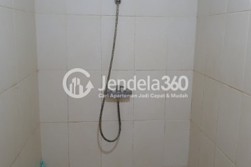 Bathroom Studio Apartment with  View at Metro Park Residence