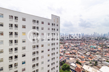 Balcony High Floor 2BR Apartment with  View at Green Pramuka City Apartment