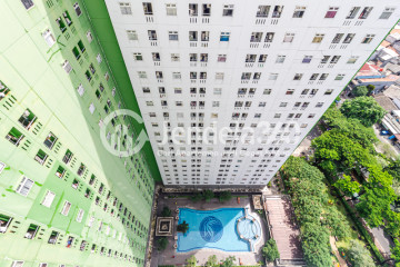 Balcony High Floor 2BR Apartment with  View at Green Pramuka City Apartment
