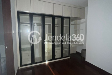 Bedroom 1 Middle Floor 3BR Apartment with City View at Lucky Tower Residence