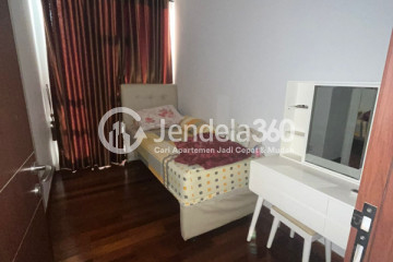 Bedroom 2 Middle Floor 3BR Apartment with City View at Lucky Tower Residence