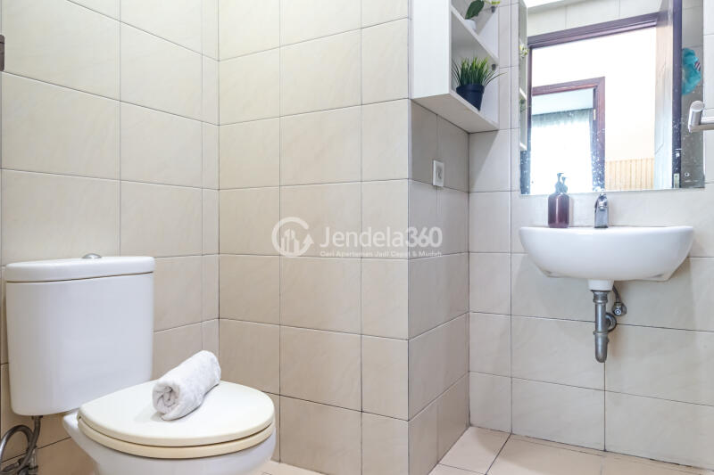 Bathroom 2 2BR Apartment with City View at Central Park Apartment