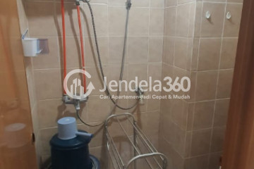 Bathroom High Floor 2BR Apartment with  View at Pinewood Jatinangor Apartment