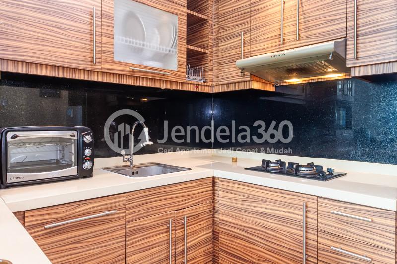 Kitchen 2BR Apartment with City View at Hamptons Park Apartment