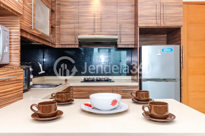 Kitchen 2BR Apartment with City View at Hamptons Park Apartment
