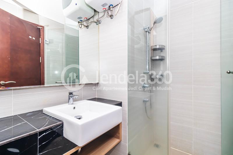 Bathroom Excellent Studio Apartment High Floor with  View at The Crest West Vista Puri