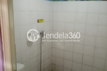 Bathroom Spotless Studio Apartment Low Floor with  View at Modernland Golf Apartment