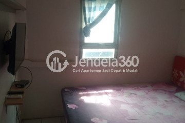 Bedroom Spotless Studio Apartment Low Floor with  View at Modernland Golf Apartment
