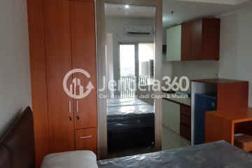 Kitchen High Floor Studio Apartment with City View at Urban Heights Residence
